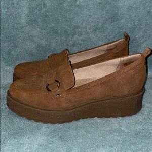 Naturalizer Soul Joyla Size 9 Lug Sole Slip On Shoes.  Brass Accent. Brown.